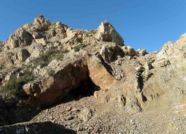 cerro minado cantera oeste.jpg